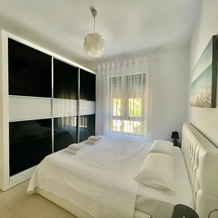 Coastal Apartment-pool-spa-parking Vlorë