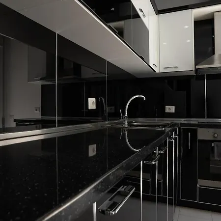 Coastal Apartment-pool-spa-parking *