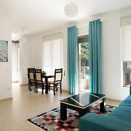 Appartement Coastal Apartment-pool-spa-parking Vlorë