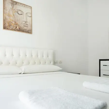 Coastal Apartment-pool-spa-parking Appartement *