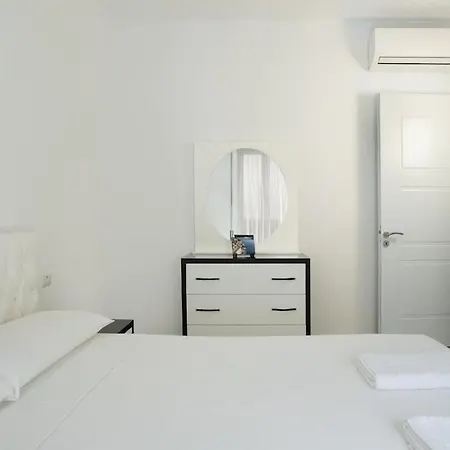 Coastal Apartment-pool-spa-parking Vlorë